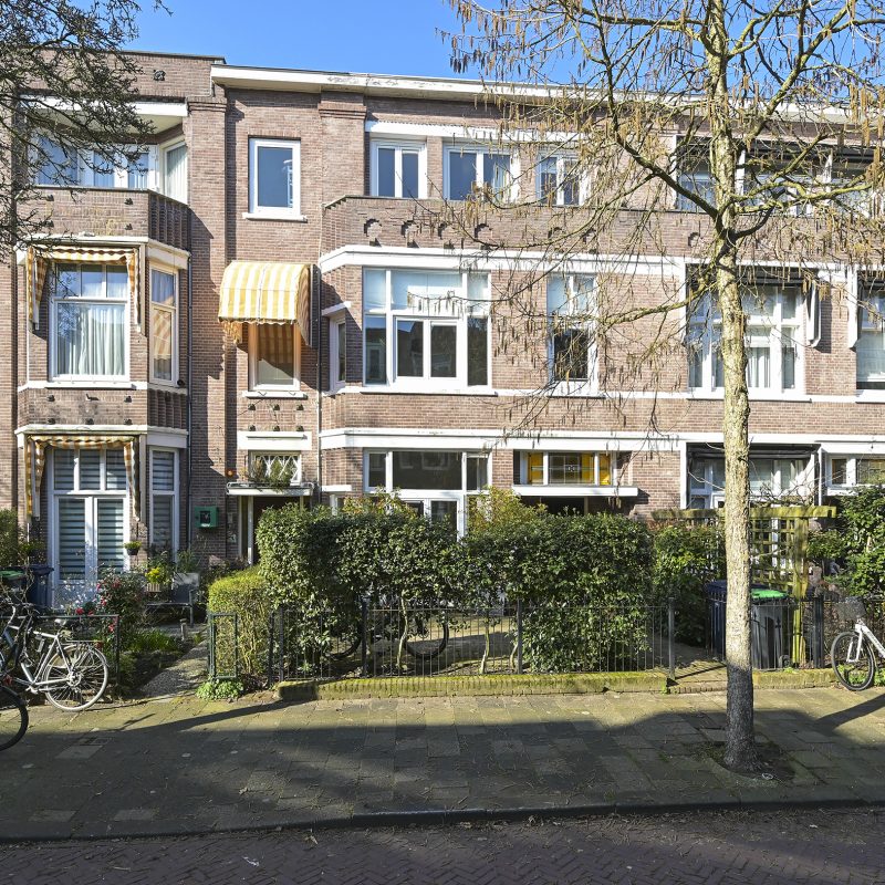 Statig Herenhuis in Benoordenhout: Dedelstraat 10, Den Haag